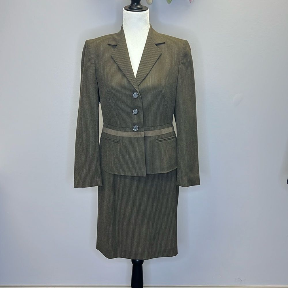 Kasper Women's Two Piece Business Suit Blazer & Skirt in Brown and Olive  4P